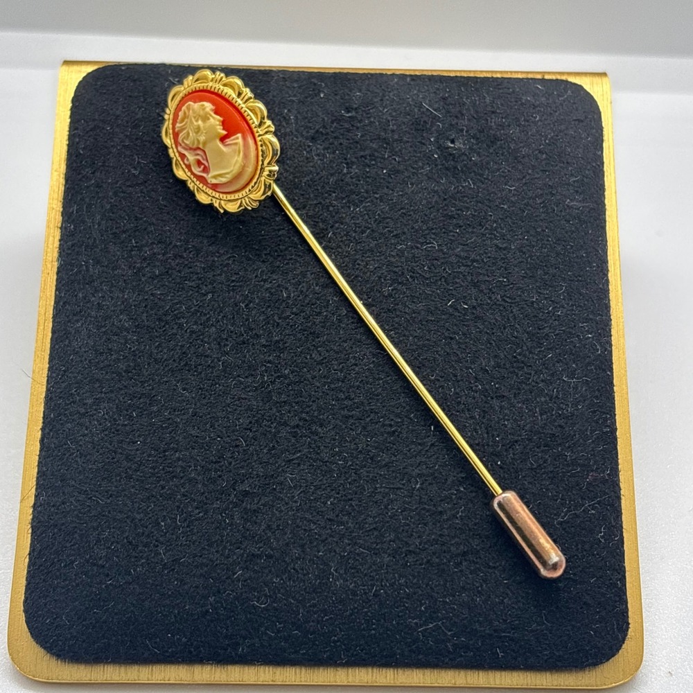 Vintage Gold Tone Coral Cameo Stick Pin Victorian Style Scalloped Frame 4786
